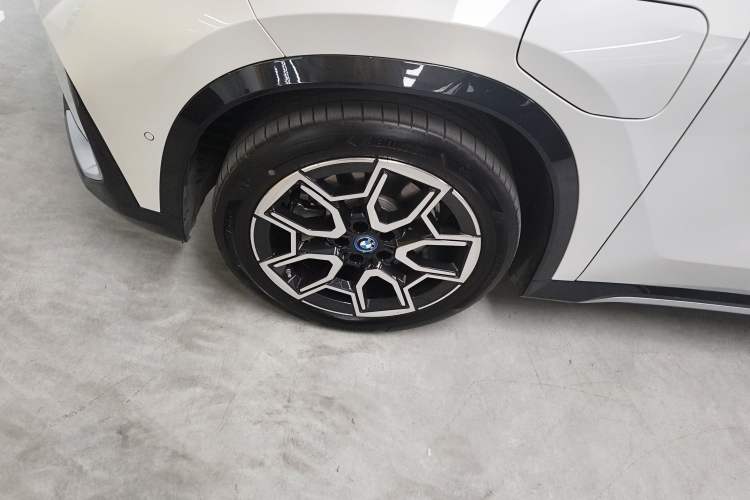 Used BMW iX1 2023 xDrive30L X Design Package Left Front Wheel Hub