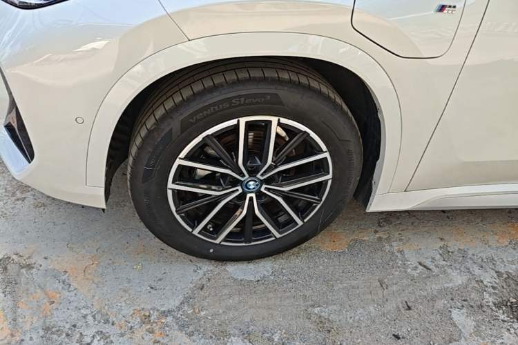 Used BMW iX1 2023 eDrive25L M Sport Package Left Front Wheel Hub