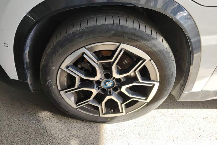 Used BMW iX1 2023 xDrive30L X Design Package Left Front Wheel Hub