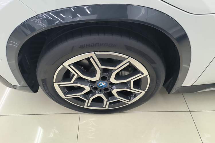 Used BMW iX1 2023 xDrive30L X Design Package Left Front Wheel Hub