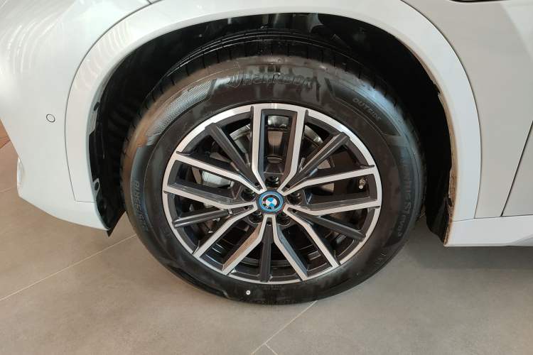 Used BMW iX1 2023 eDrive25L M Sport Package Left Front Wheel Hub
