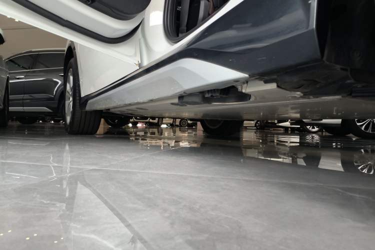 Used BMW iX1 2023 eDrive25L X Design Package Left Side Sill