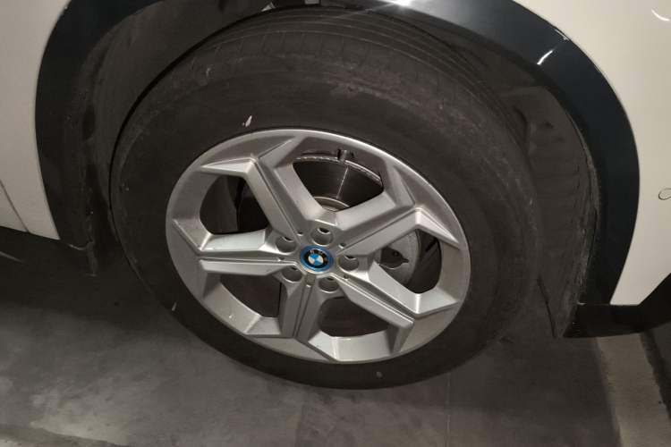 Used BMW iX1 2023 eDrive25L X Design Package Right Front Wheel Hub