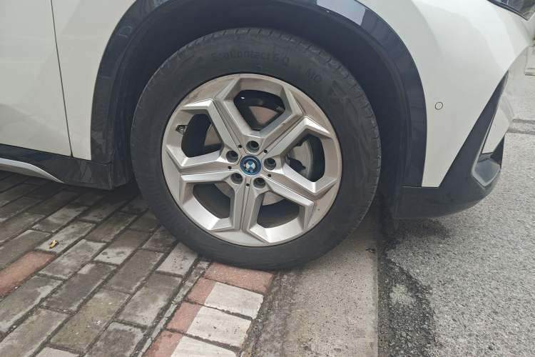 Used BMW iX1 2023 eDrive25L X Design Package Right Front Wheel Hub