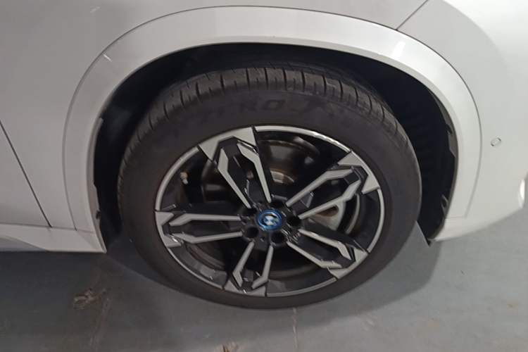 Used BMW iX1 2023 xDrive30L M Sport Package Right Front Wheel Hub