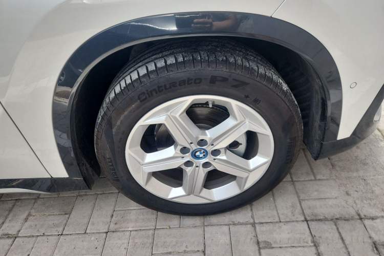 Used BMW iX1 2023 eDrive25L X Design Package Right Front Wheel Hub