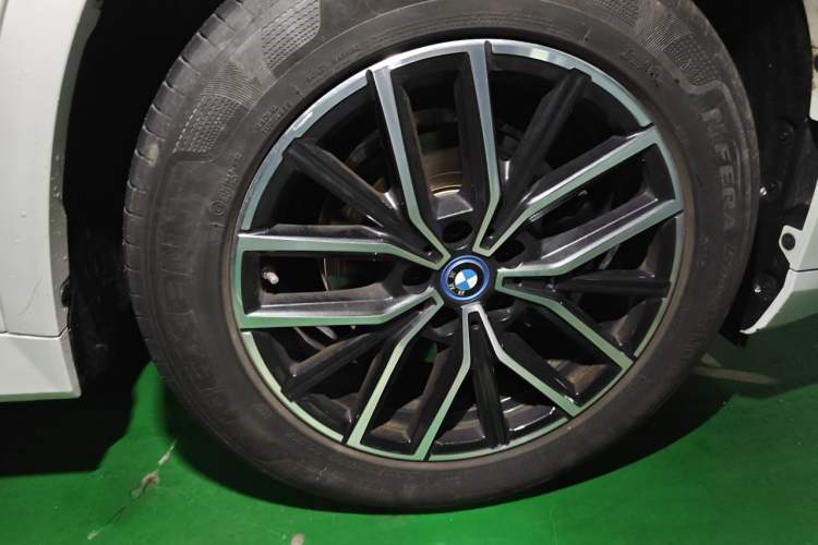 Used BMW iX1 2023 eDrive25L M Sport Package Right Front Wheel Hub