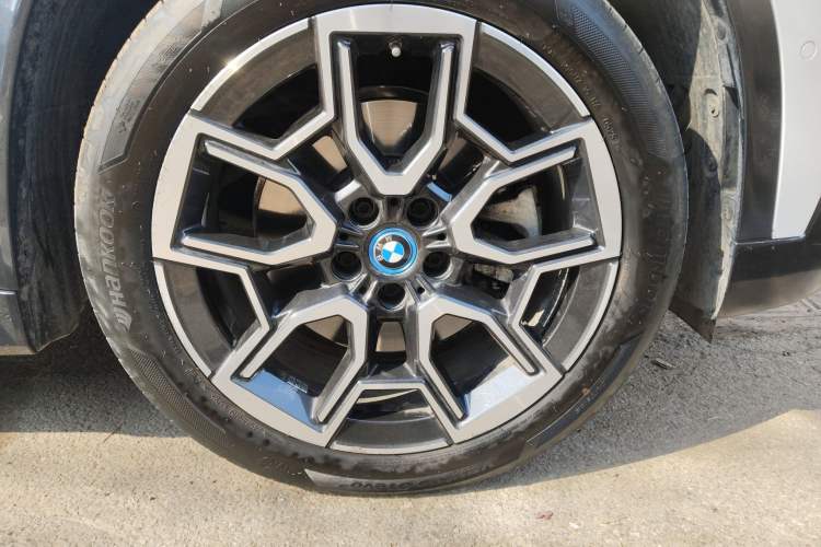 Used BMW iX1 2023 xDrive30L X Design Package Right Front Wheel Hub