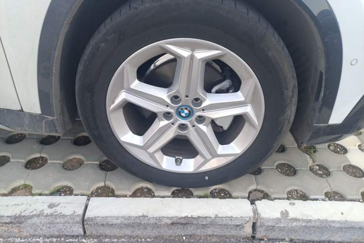 Used BMW iX1 2023 eDrive25L X Design Package Right Front Wheel Hub