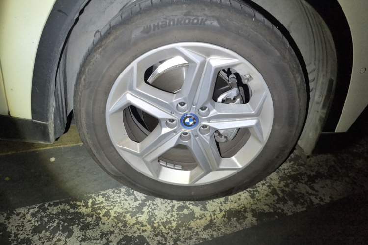 Used BMW iX1 2023 eDrive25L X Design Package Right Front Wheel Hub