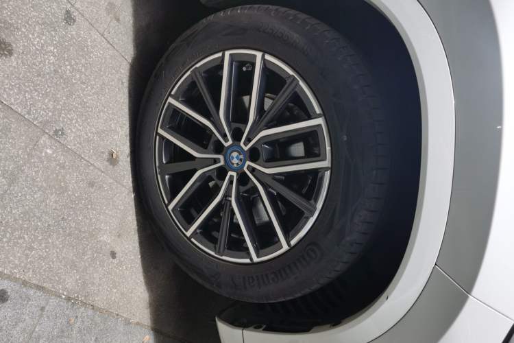 Used BMW iX1 2023 eDrive25L M Sport Package Right Front Wheel Hub