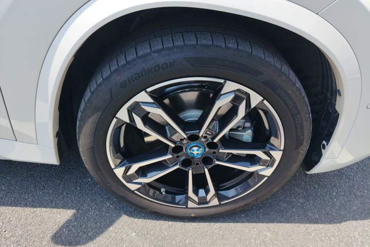 Used BMW iX1 2023 xDrive30L M Sport Package Right Front Wheel Hub