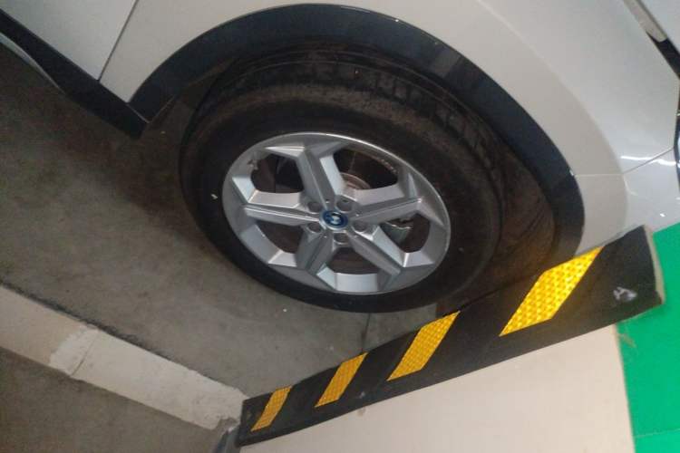 Used BMW iX1 2023 eDrive25L X Design Package Right Front Wheel Hub