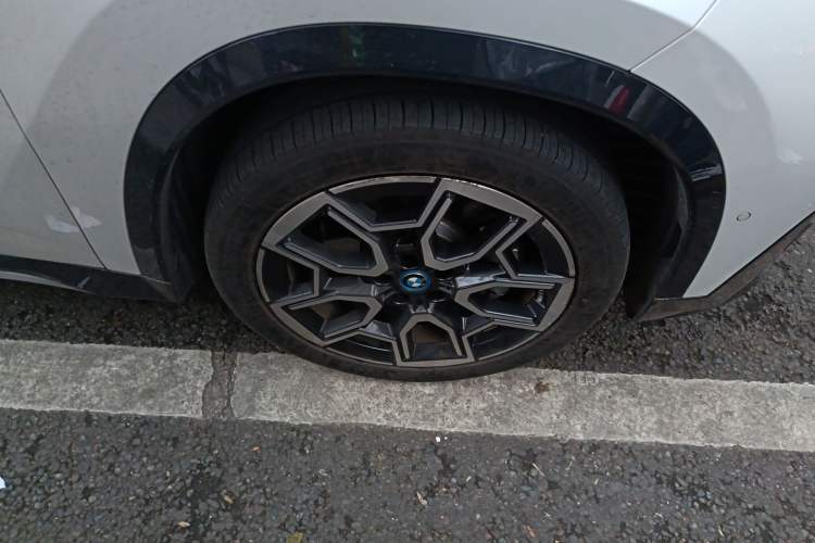 Used BMW iX1 2023 eDrive25L X Design Package Right Front Wheel Hub