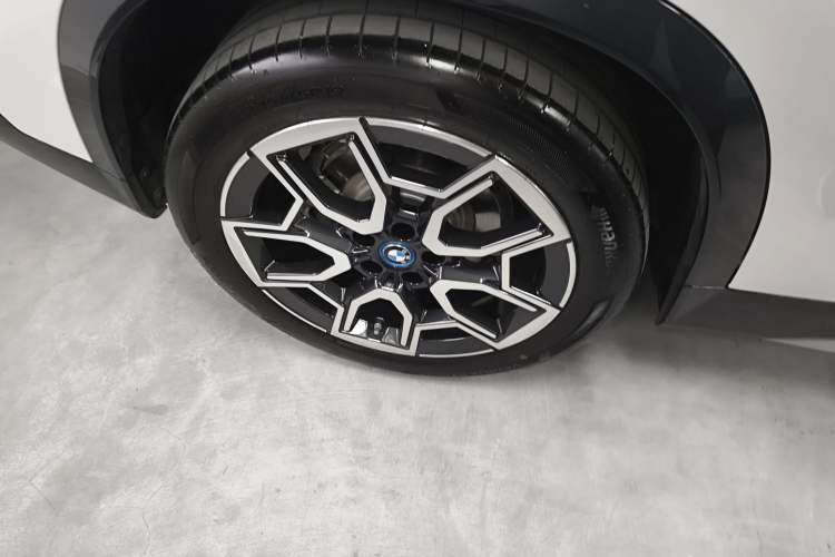 Used BMW iX1 2023 xDrive30L X Design Package Right Rear Wheel Hub