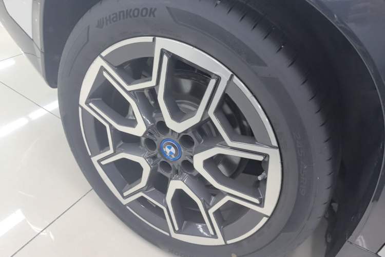 Used BMW iX1 2023 xDrive30L X Design Package Right Rear Wheel Hub