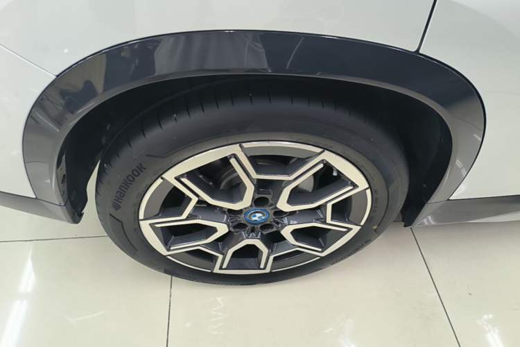 Used BMW iX1 2023 xDrive30L X Design Package Right Rear Wheel Hub