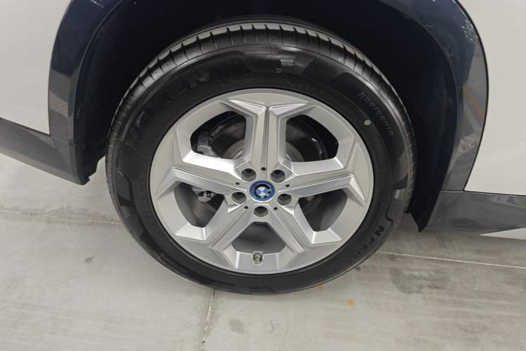 Used BMW iX1 2023 eDrive25L X Design Package Right Rear Wheel Hub