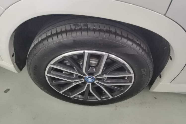Used BMW iX1 2023 eDrive25L M Sport Package Right Rear Wheel Hub