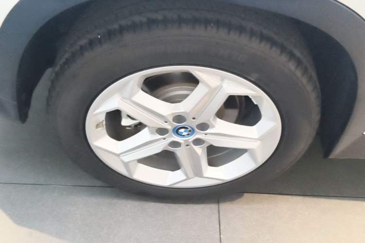 Used BMW iX1 2023 eDrive25L X Design Package Right Rear Wheel Hub