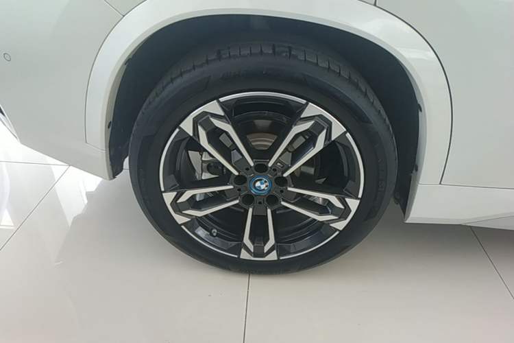 Used BMW iX1 2023 xDrive30L M Sport Package Right Rear Wheel Hub