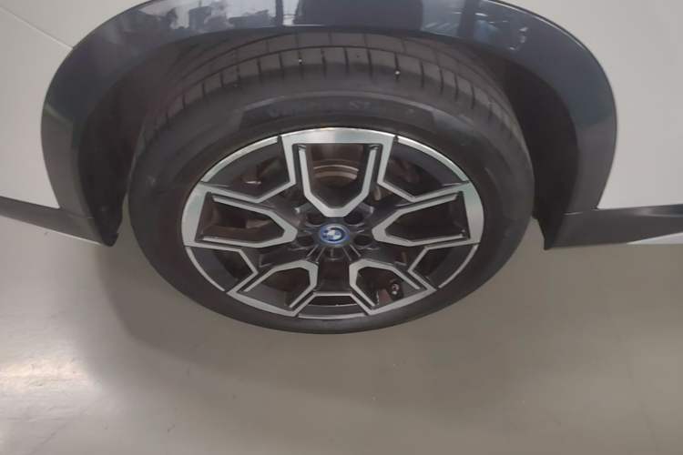 Used BMW iX1 2023 xDrive30L X Design Package Right Rear Wheel Hub