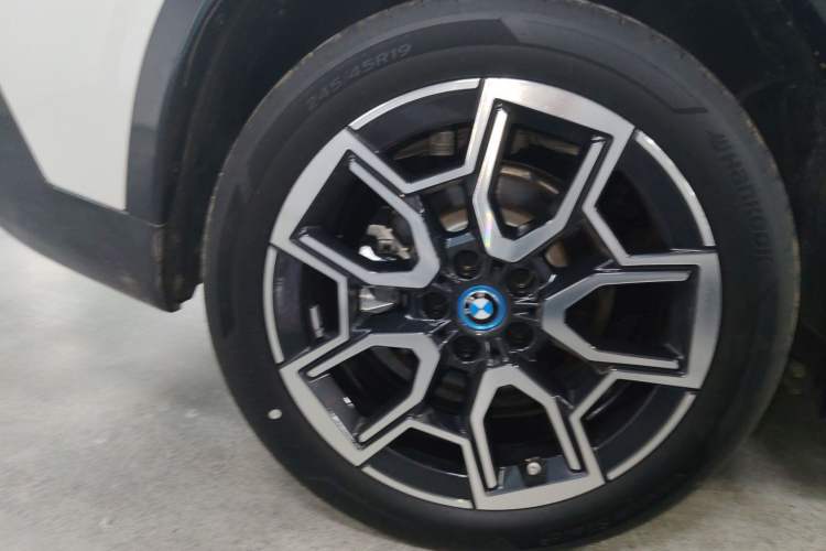 Used BMW iX1 2023 xDrive30L X Design Package Right Rear Wheel Hub