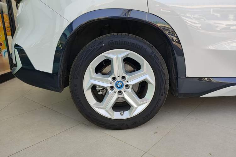Used BMW iX1 2023 eDrive25L X Design Package Right Rear Wheel Hub