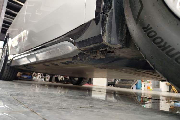 Used BMW iX1 2023 eDrive25L X Design Package Right Side Sill