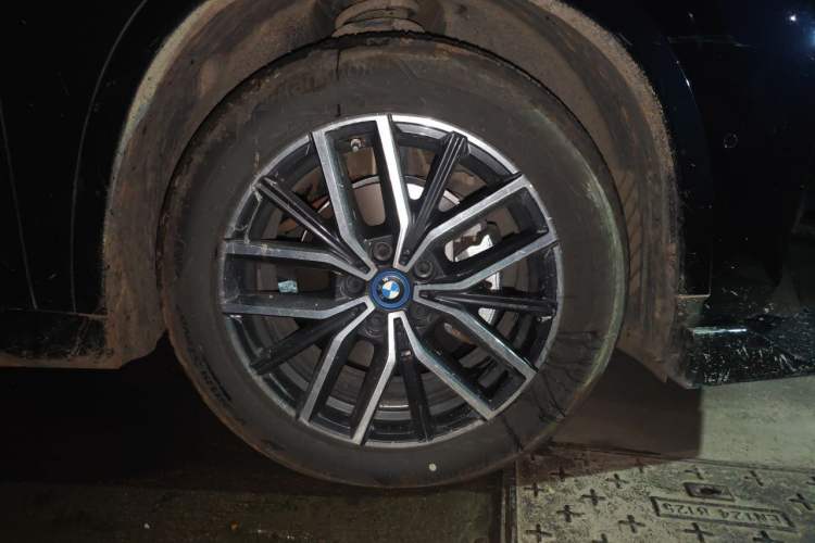 Used BMW iX1 2025 eDrive25L M Sport Package Right Front Wheel Hub