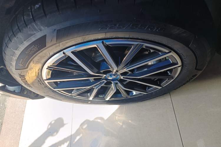 Used BMW iX1 2025 eDrive25L M Sport Package Left Front Wheel Hub