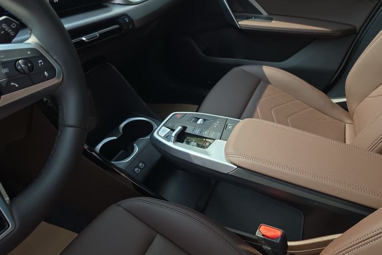 Used BMW iX1 2025 eDrive25L M Sport Package Audio And AC Panel