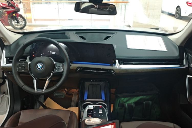 Used BMW iX1 2025 xDrive30L X Design Package Center Console