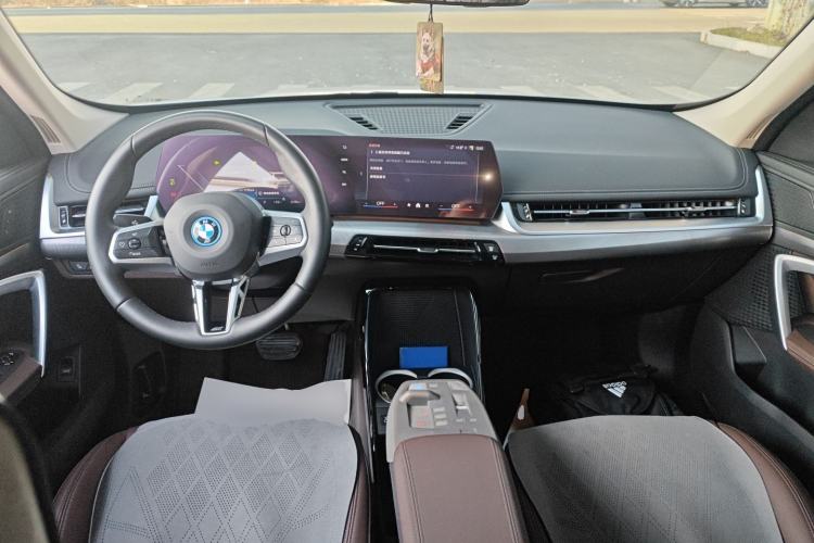 Used BMW iX1 2025 eDrive25L M Sport Package Center Console