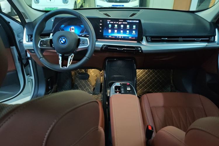 Used BMW iX1 2025 eDrive25L M Sport Package Center Console