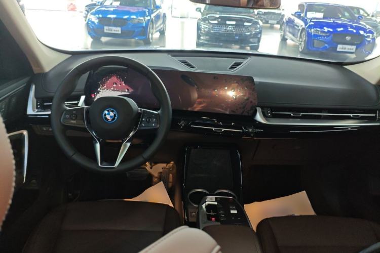 Used BMW iX1 2025 eDrive25L X Design Package Center Console