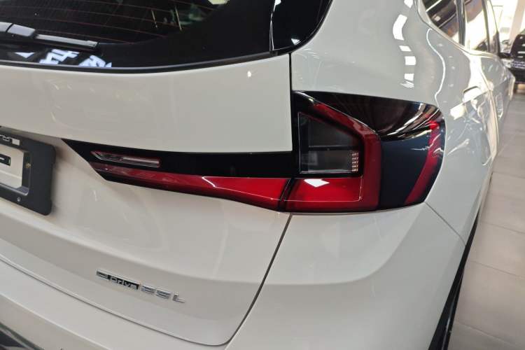 Used BMW iX1 2025 eDrive25L X Design Package Exterior 3