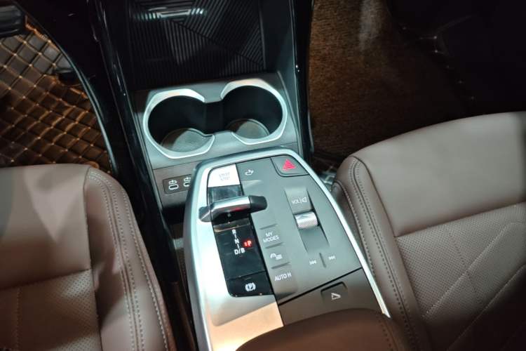 Used BMW iX1 2025 eDrive25L X Design Package Gear Lever