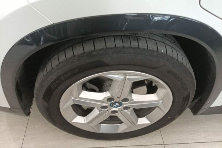 Used BMW iX1 2025 eDrive25L X Design Package Left Front Wheel Hub