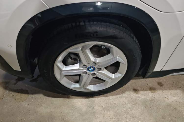 Used BMW iX1 2025 eDrive25L X Design Package Left Front Wheel Hub