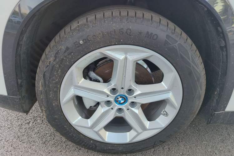 Used BMW iX1 2025 eDrive25L X Design Package Left Front Wheel Hub