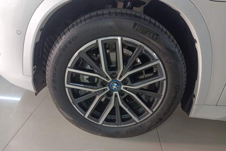 Used BMW iX1 2025 eDrive25L M Sport Package Left Front Wheel Hub