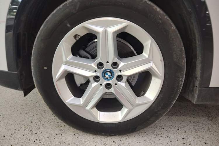 Used BMW iX1 2025 eDrive25L X Design Package Left Front Wheel Hub