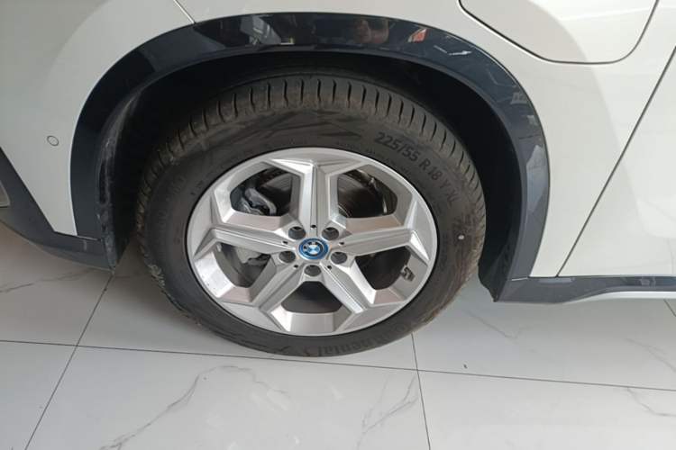 Used BMW iX1 2025 eDrive25L X Design Package Left Front Wheel Hub