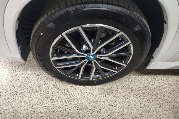 Used BMW iX1 2025 eDrive25L M Sport Package Left Front Wheel Hub