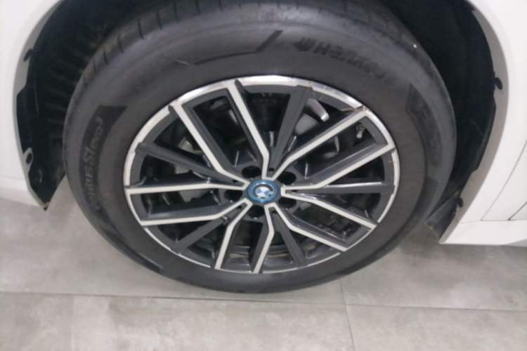 Used BMW iX1 2025 eDrive25L M Sport Package Left Front Wheel Hub