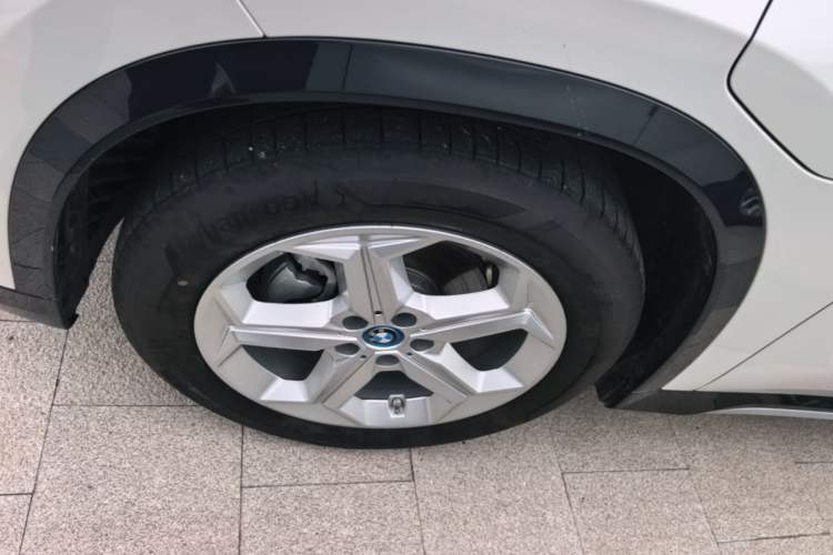 Used BMW iX1 2025 eDrive25L X Design Package Left Front Wheel Hub