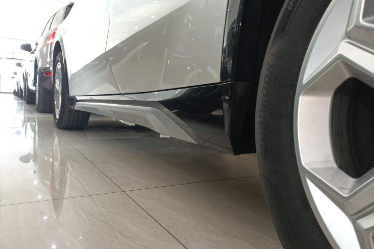 Used BMW iX1 2025 eDrive25L X Design Package Left Side Sill
