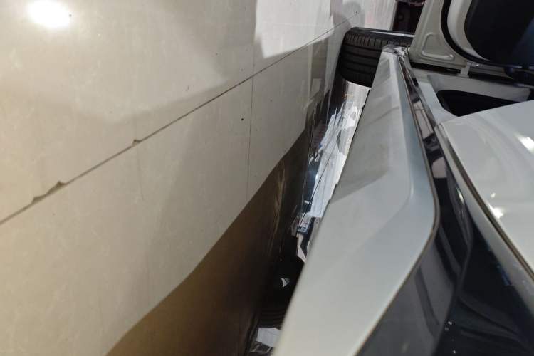 Used BMW iX1 2025 eDrive25L X Design Package Left Side Sill