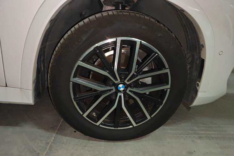 Used BMW iX1 2025 eDrive25L M Sport Package Right Front Wheel Hub